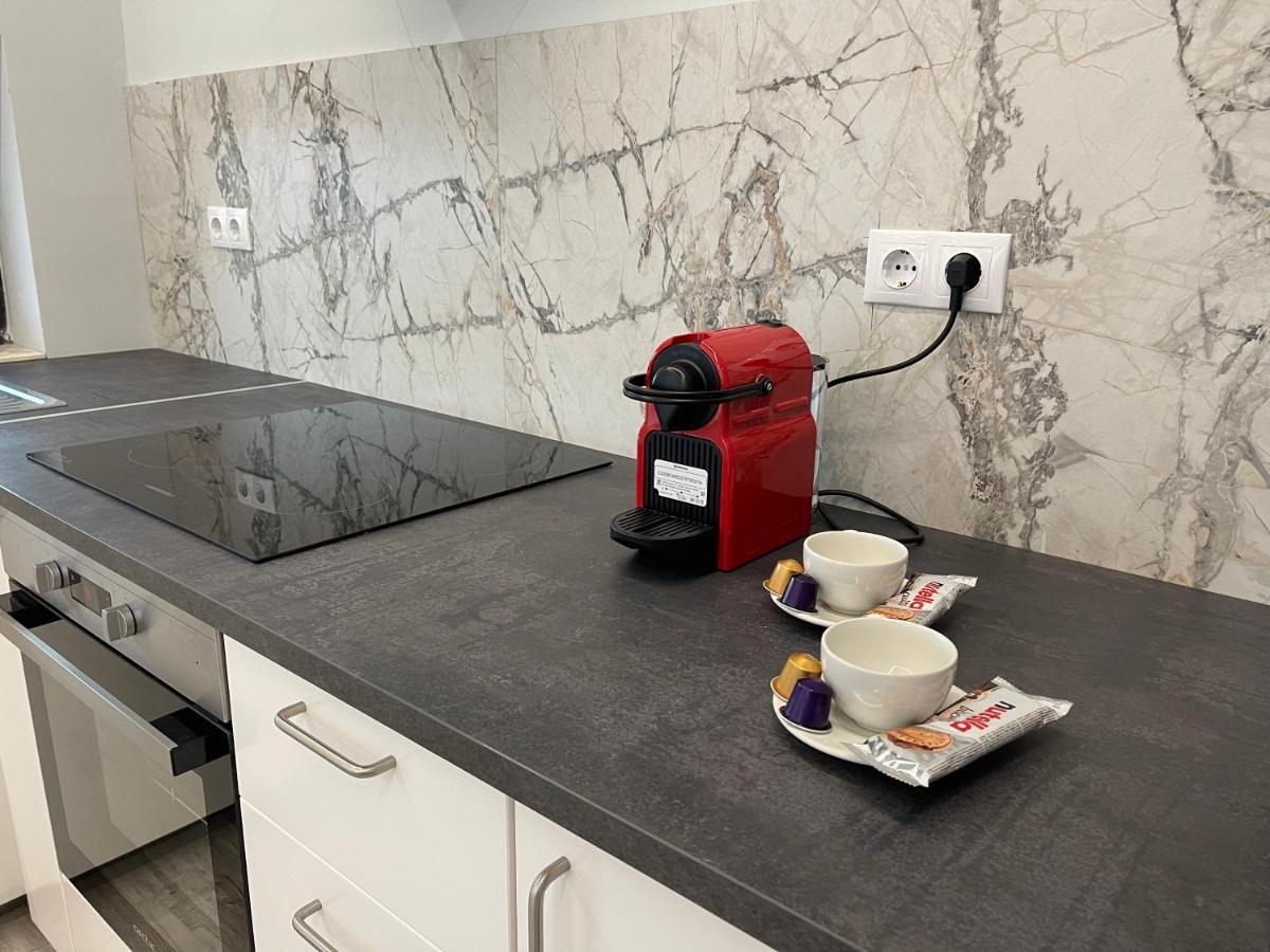 Noah Apartment Self Check-In Отопень Екстер'єр фото